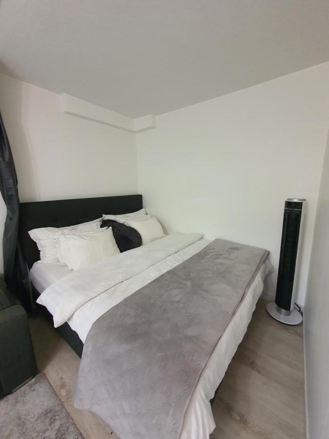 Close To The Metro And The Beach!!! With A View Of The Scandinavian Forest Stockholm Exterior photo