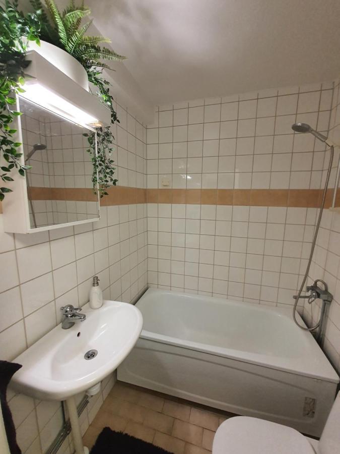 Close To The Metro And The Beach!!! With A View Of The Scandinavian Forest Stockholm Exterior photo