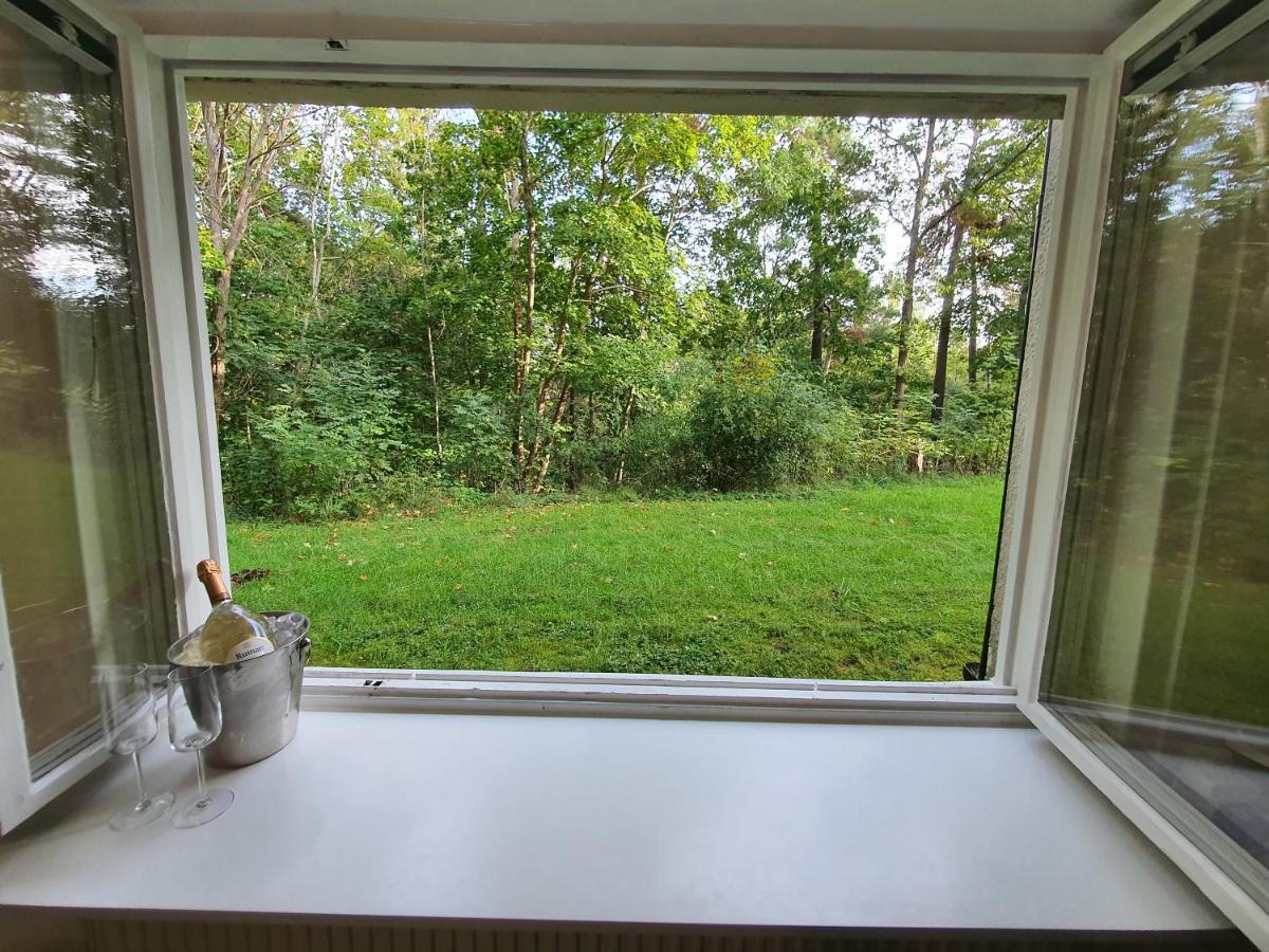Close To The Metro And The Beach!!! With A View Of The Scandinavian Forest Stockholm Exterior photo